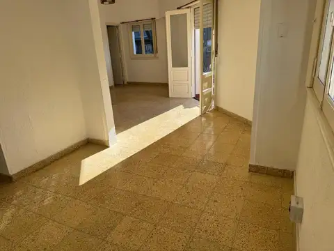 Av. Mariano Acosta 800, Piso 1