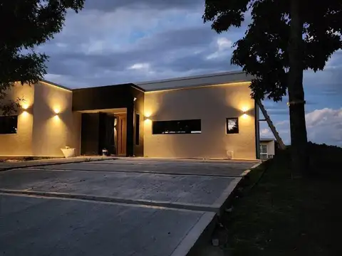 Casa en Venta en El Cazal, USD 265.000