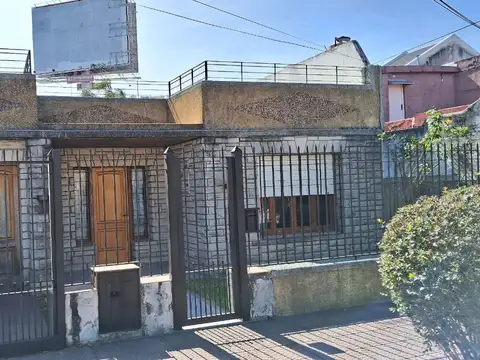 CASA AMERICANA - 3 AMBIENTES - GARAGE -