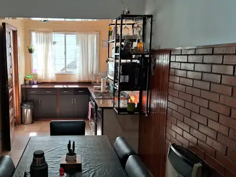 CASA AMERICANA - 3 AMBIENTES - GARAGE -