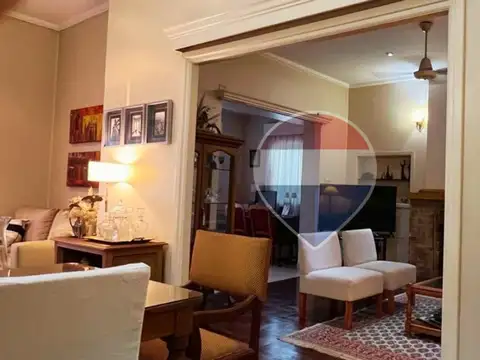 Casa 6 ambientes con 2 baños