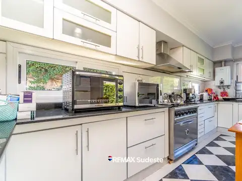 Casa 5 ambientes con 2 baños