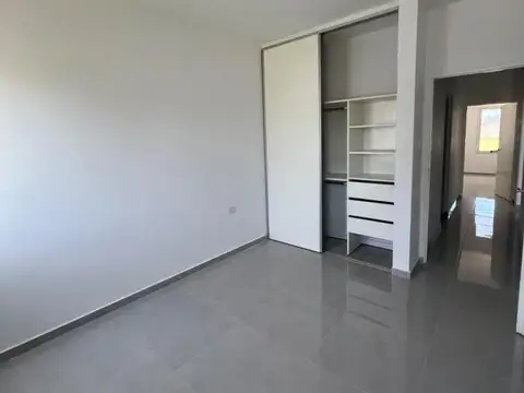ALQUILÓ CASA 2 DORM, EN UNA PLANTA, PISCINA BARRIO NORTE
