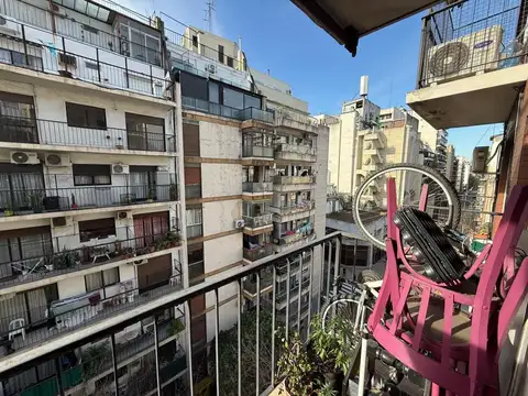 2 ambientes con balcón en Balvanera