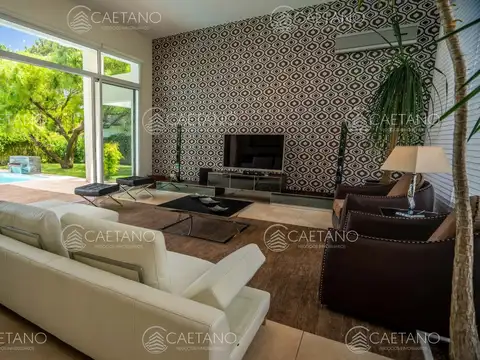 Casa 5 ambientes con 4 baños