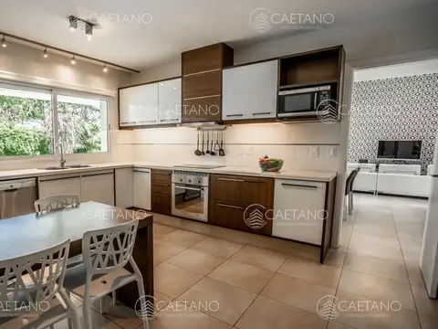 Casa en Alquiler Temporal en Playa Mansa, USD 81.500