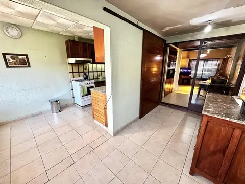 Casa americana en muy buen estado y ubicación. Castelar Sur