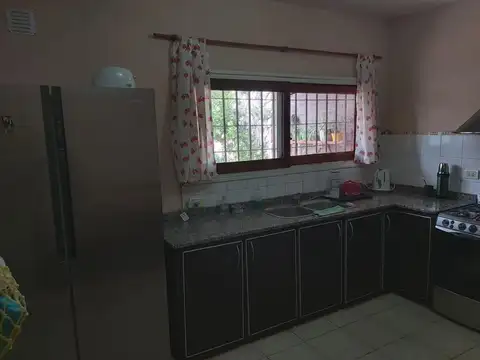 Casa 4 ambientes con 3 baños