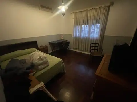 Venta de Casa en esquina sobre dos lotes en Bernal