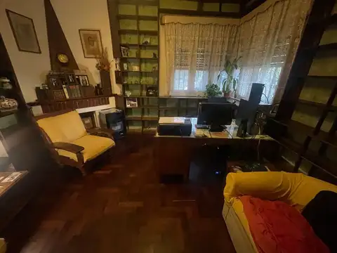 Venta de Casa en esquina sobre dos lotes en Bernal