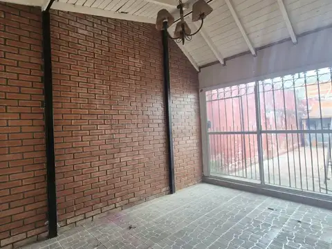 Depto Tipo Casa en Alquiler de 3 dormitorios