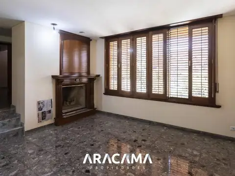 Casa 7 ambientes con 4 baños