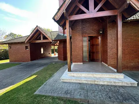 Espectacular Casa en Venta - Náutico Escobar C.C