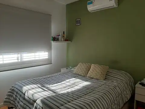 RETASADO  Excelente duplex de dos ambientes con cochera