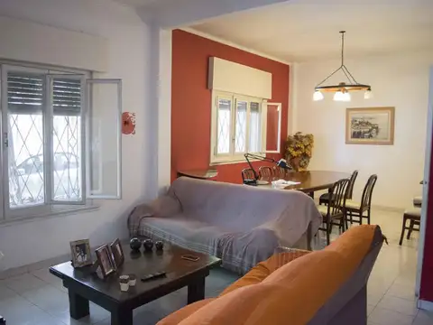 Casa de 5 ambientes con cochera en venta en Florida