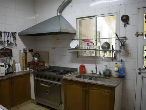 Casa 5 ambientes con 2 baños