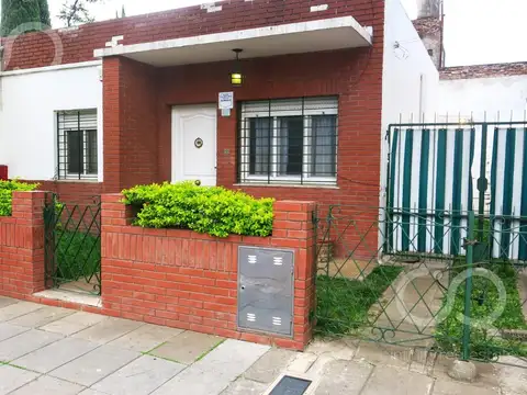 CASA 4 AMBIENTES PATIO TERRAZA COCHERA APTO CREDITO