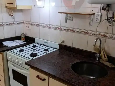 EXTRAORDINARIO DEPTO 1 AMB. EN MUY BUEN ESTADO Y ZONA 