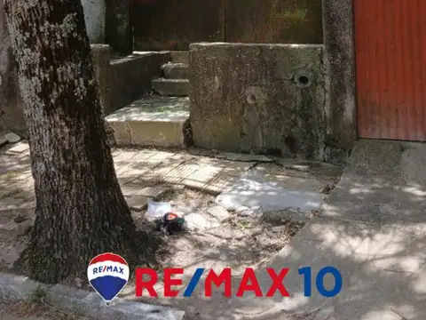 Casa 8 ambientes con 2 baños