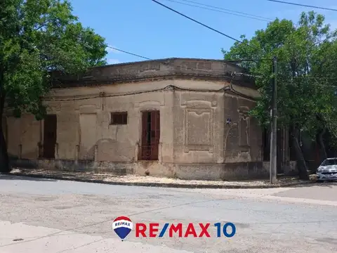 VENTA DE CASA -4 DORMITORIOS Y COCHERA