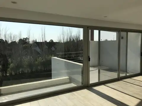 Casa en Alquiler en San Isidro Libertador / Lasalle, USD 2.400