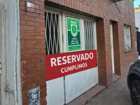 Casa en de 3 amb + Patio + Cochera en Carapachay