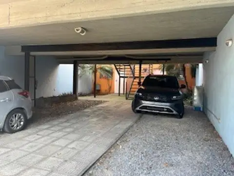 COCHERA PRIVADA CUBIERTA AL FRENTE EN PH