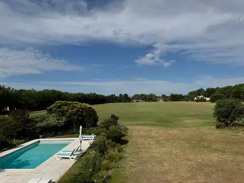 Casa en Venta con 4 cocheras