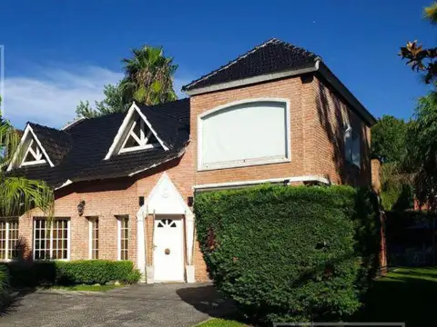 Casa a la venta  en country Banco Provincia