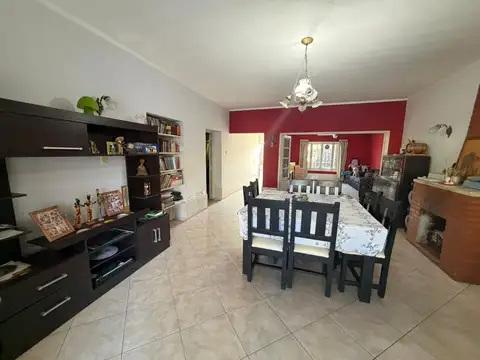 Casa en Venta con 4 cocheras