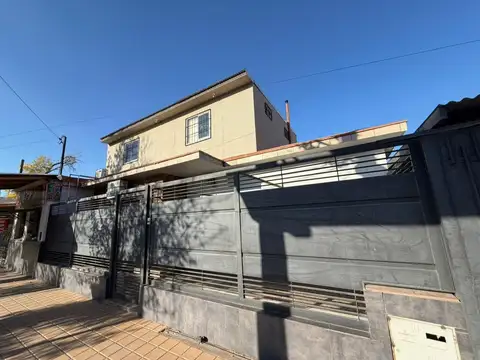 Casa 8 ambientes con 3 baños