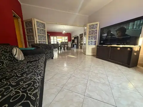 VENTA CASA+DPTO+PILETA CALLE SAN MARTIN LAS HERAS