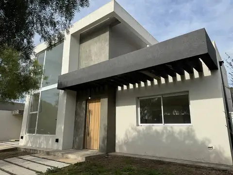 Casa en Venta en Pilar del Este - Santa Elena, USD 190.000