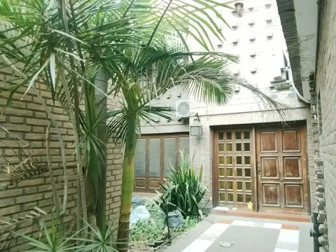 VENTA CASA AV. BELGRANO SUR C/DOS LOCALES 