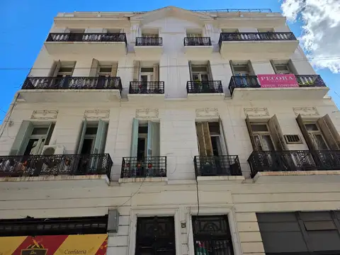 VENTA - Dpto. 3 amb con altillos en CABA, apto crédito y profesional