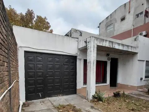 VENTA CASA 3 AMBIENTES CON COCHERA