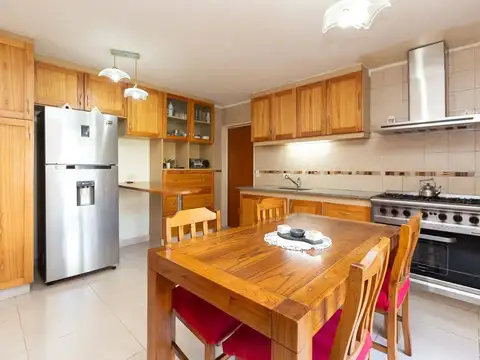 Casa En Venta En El Palomar Con Piscina