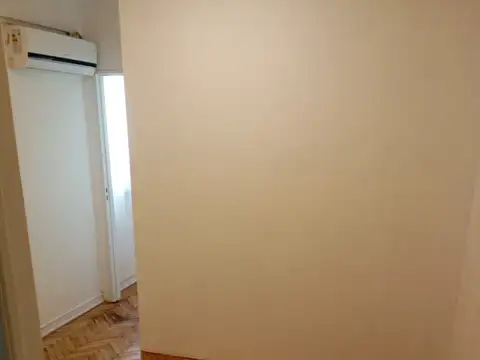 VENTA Monoamb dividido, pintado, baño y cocina, amplio plazard, luminoso, exc ubi