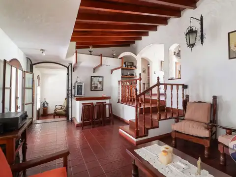 Casa 5 ambientes con 3 baños