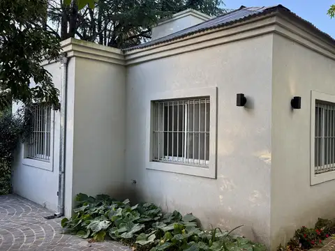 Casa en venta en De Vicenzo Chico. Apta credito