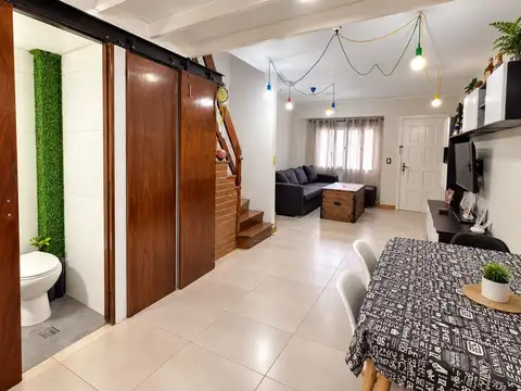 Casa 4 ambientes con 2 baños