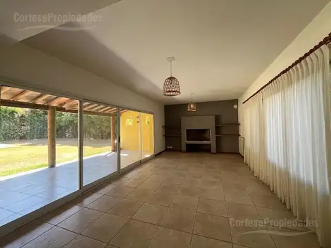 Casa en Alquiler de 3 dormitorios