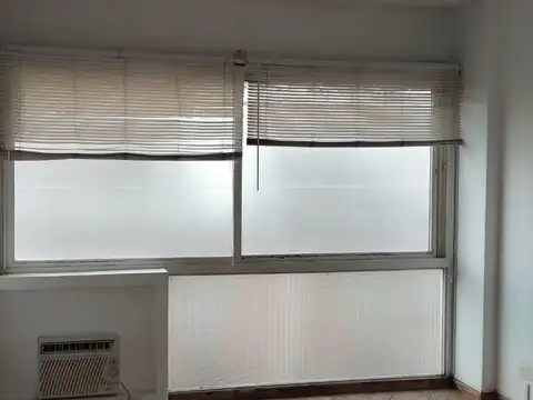 OFICINA A METROS DE ESTACIÓN SAN ISIDRO 25 M2 CON BAÑO INDEP