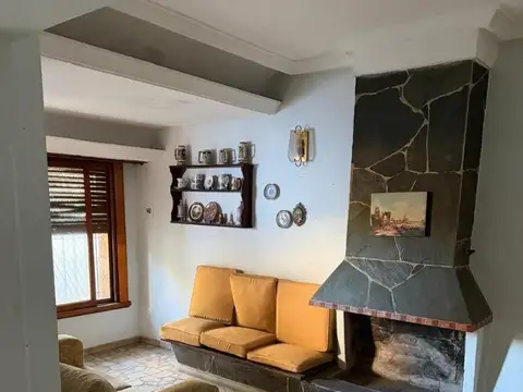 Casa en Venta con 3 cocheras
