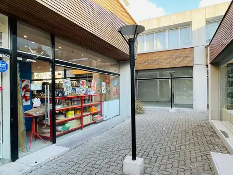 Local en Alquiler en City Bell, $ 1.800.000