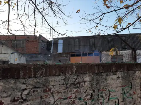 TERRENO 2261 MTS2 1400 MTS2 CUBIERTOS ZONA INDUSTRIAL