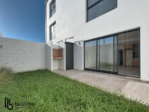 PH a Estrenar Con Patio y Parrilla en San José