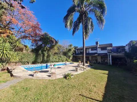 Casa en Venta con 2 cocheras