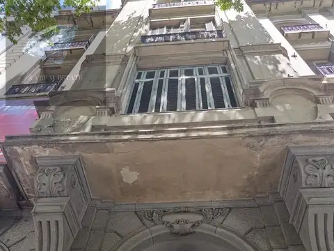 Av. de Mayo  al 800 800