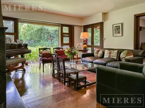 Casa en Venta con 4 cocheras